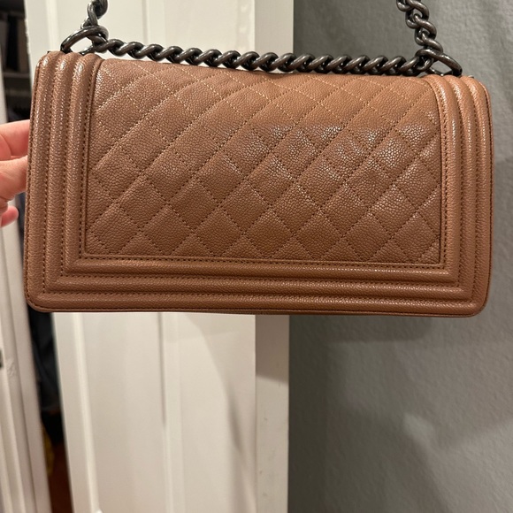 Chanel caviar leather Boy Bag in Camel color - Picture 3 of 16